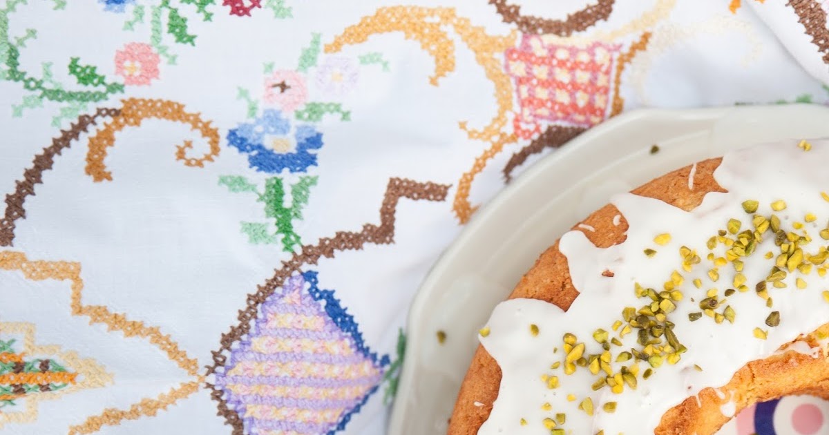 Trollenland Johannisbeer Kefir Kranz mit Zitronenguß und gehackten