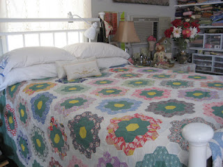 Rosebud Quilting: Grandmother's Flower Garden Quilts