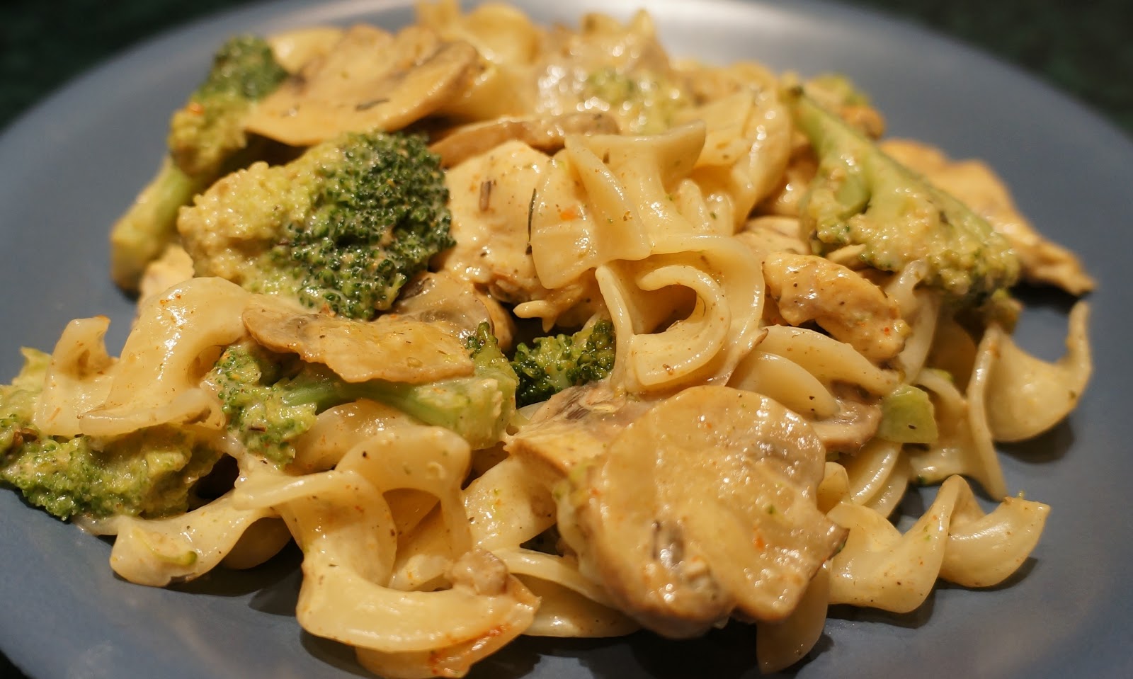  Taste of my day Makaron z kurczakiem, pieczarkami i brokułami