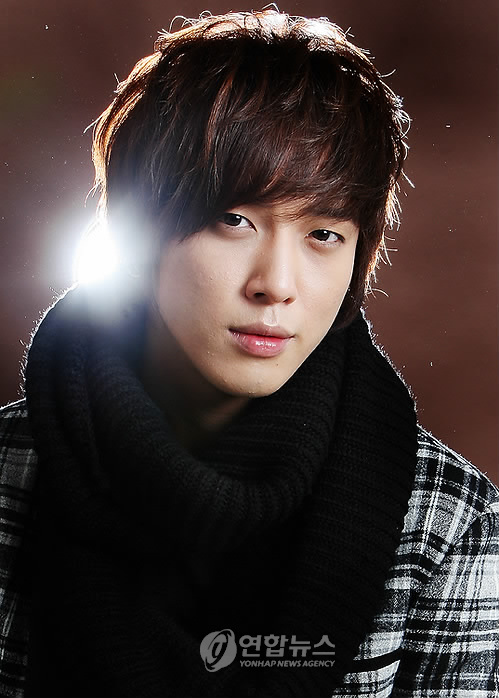 Damien Wallpapers: Jung Yong Hwa Cute Picture Gallery