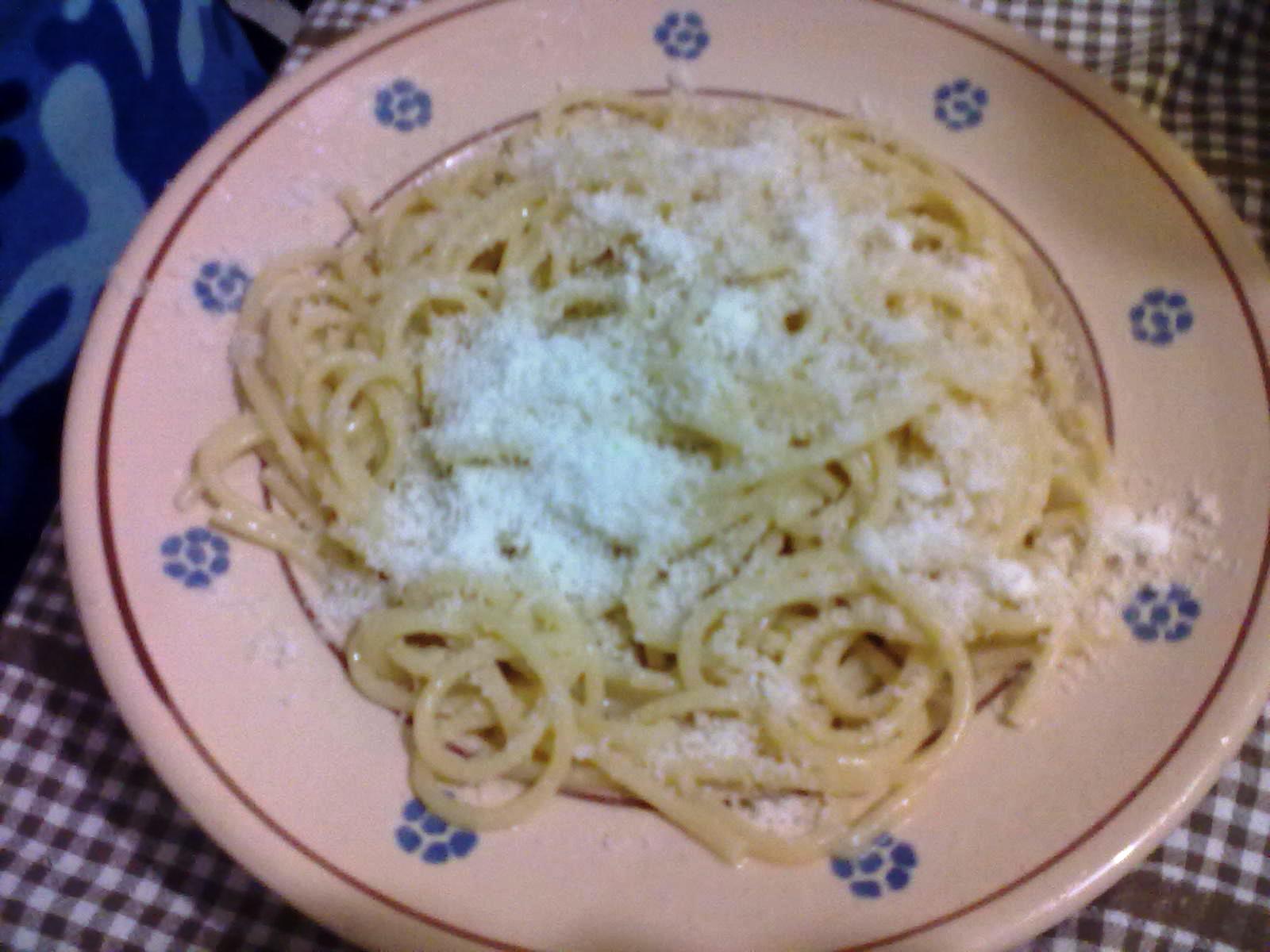 Spaghetti al burro e parmigiano Pomodori verdi fritti