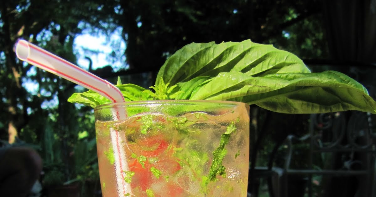 Mama Ozzy's Table Strawberry Basil White Wine Spritzer