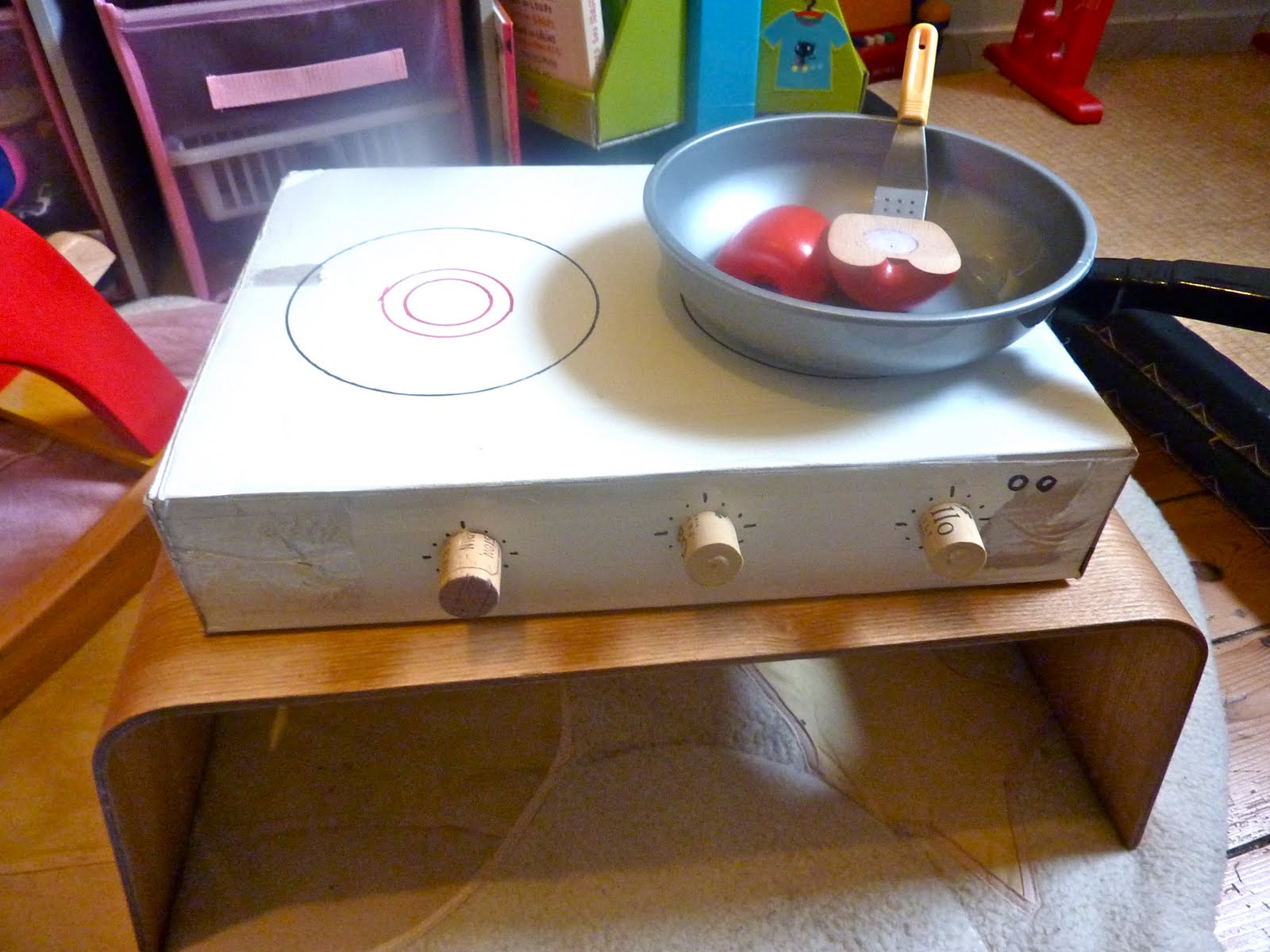 Mum Brains the cardboard stove (diy)