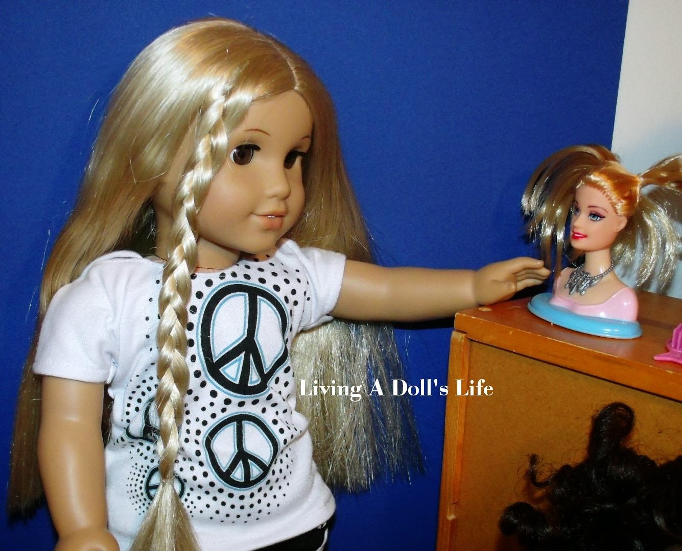 Living A Doll's Life : Playing with Barbies