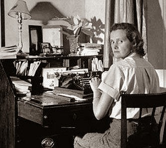 The Writing Desk Daphne Du Maurier S Writing Habits