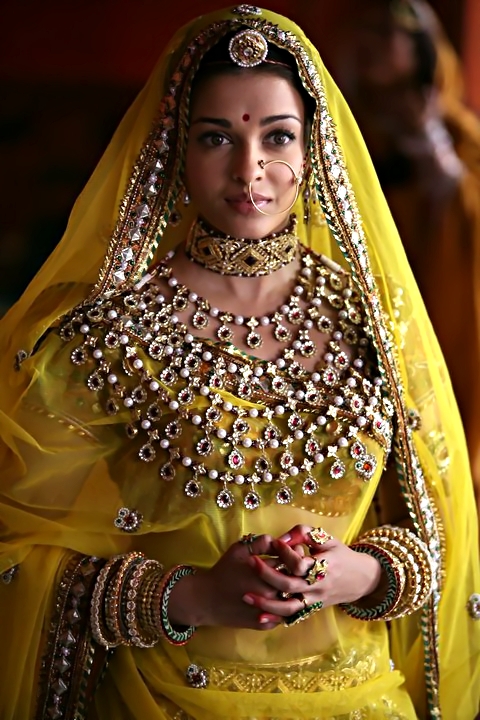 Aishwarya Rai  in yellow bridal dress1 - Aishwarya Rai in Yellow Bridal Dress