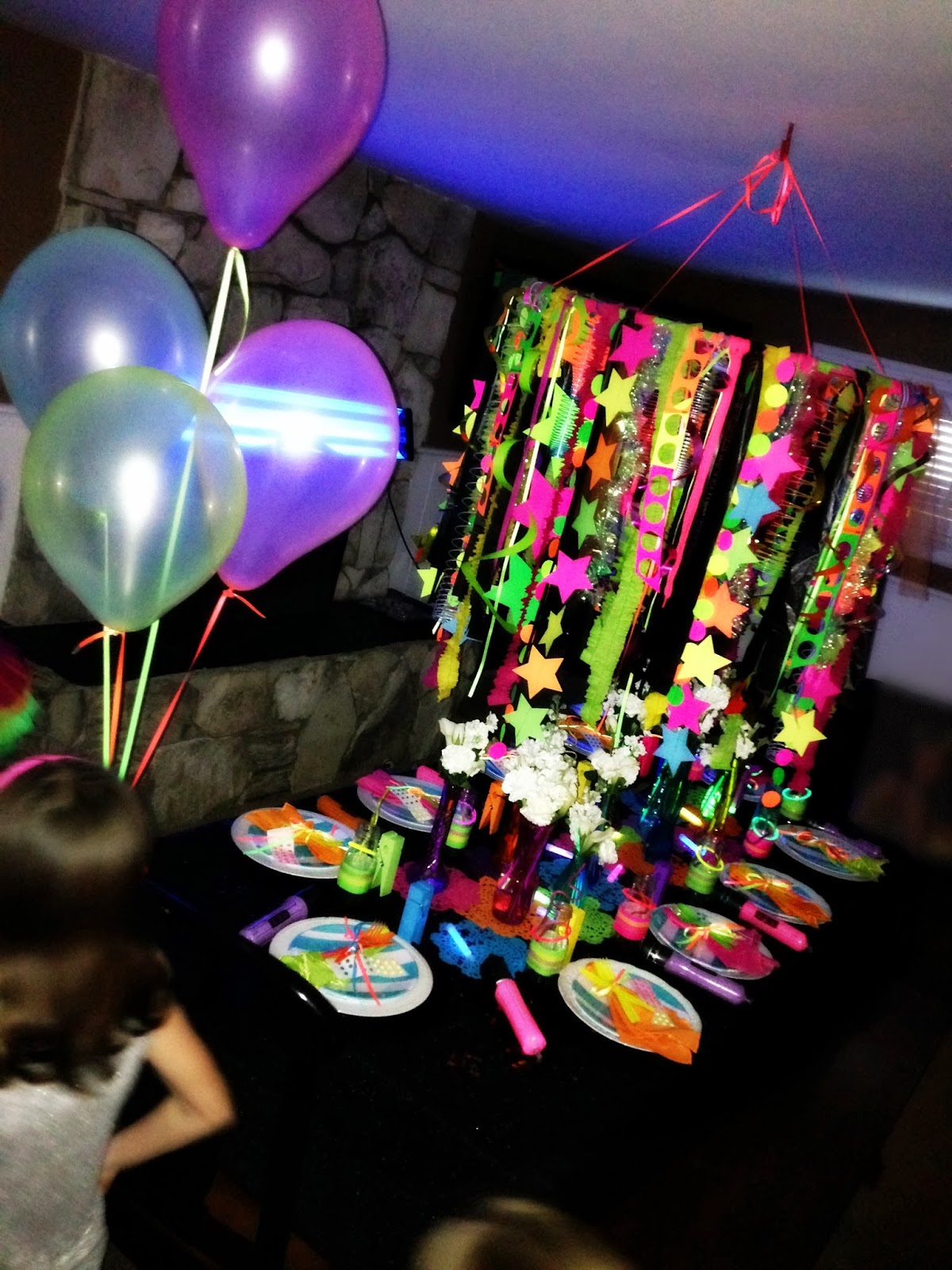Kara's Party Ideas Neon Glow In The Dark Teen Birthday Party