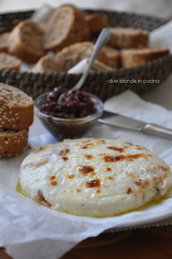 Due bionde in cucina Tapenade di olive con formaggio al forno sempre