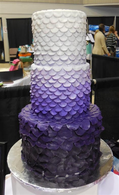 Весільний торт фіолетово бузковий