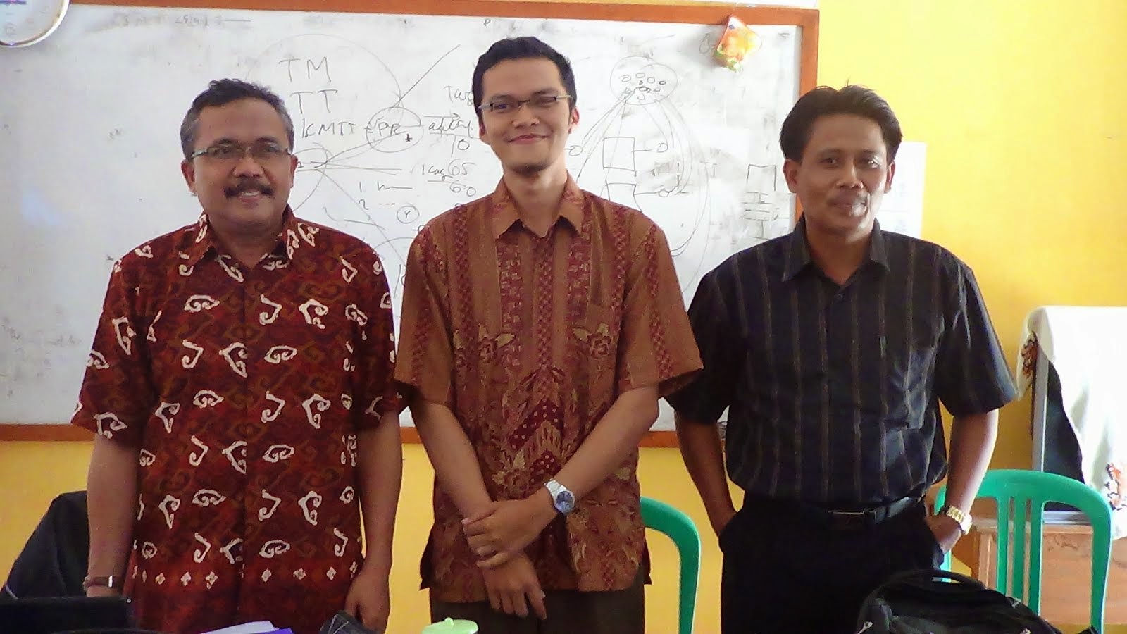 Den Xsan Foto Bersama dengan Kepala Sekolah Drs. Haryanto, M.Mm