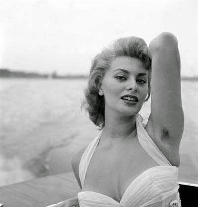 http://3.bp.blogspot.com/-3888stycdwk/U-Xalt5bJKI/AAAAAAAAUGo/NWo9IrmAdfA/s1600/Sophia+Loren+water2+pits.jpg