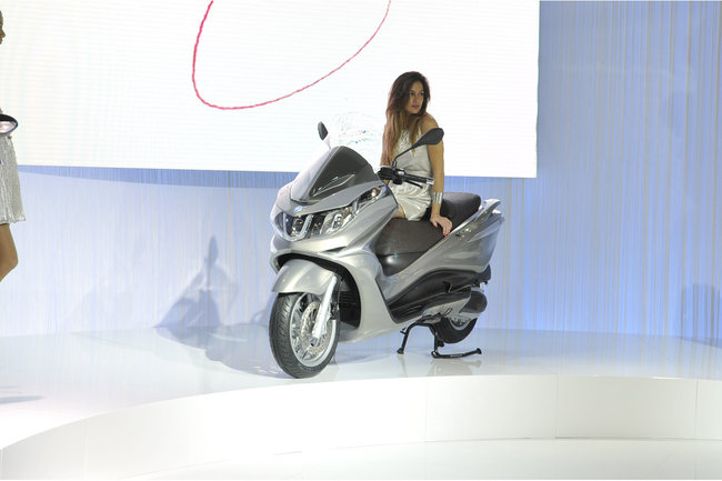 piaggio-a-eicma-2011_32.jpg
