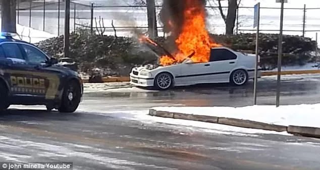 Σοκαρισμένοι κάτοχοι BMW σε όλο τον Κόσμο. Παίρνουν Φωτιά χωρίς λόγο, ακόμη και παρκαρισμένες με ΚΛΕΙΣΤΗ τη Μηχανή! Σοκαρισμένοι κάτοχοι BMW σε όλο τον Κόσμο. Παίρνουν Φωτιά χωρίς λόγο, ακόμη και παρκαρισμένες με ΚΛΕΙΣΤΗ τη Μηχανή!