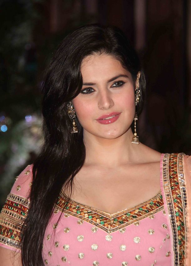 Zarine khan in Pink anarkali Suit1 - Zarine khan at Genelia and Ritesh Sangeet Ceremony