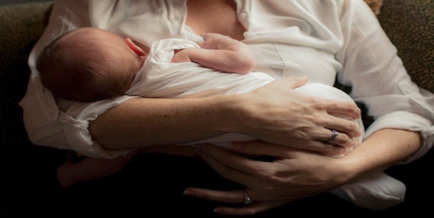 Panduan Cara memberi makan bayi dengan Benar