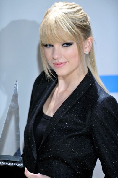 Hair Style Beutifull Taylor Swift Straight Hair