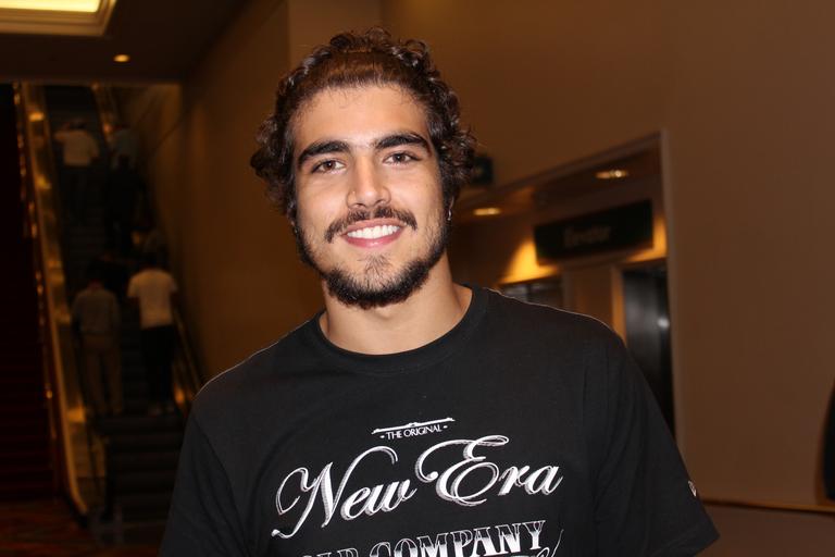 Seria muito gay/hipster eu usar uma tiara masculina? Fórum UOL Jogos