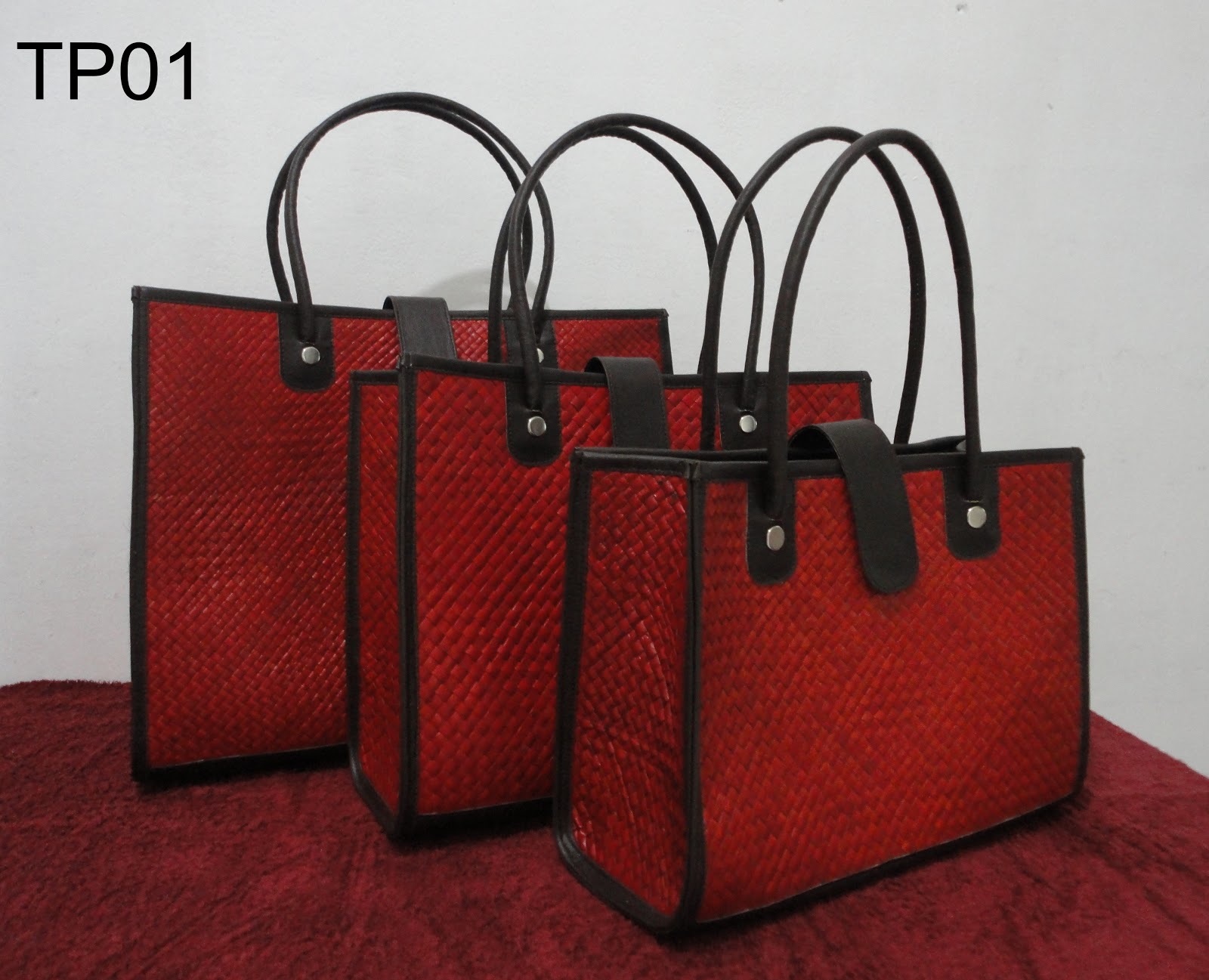 Tas anyaman pandan bali