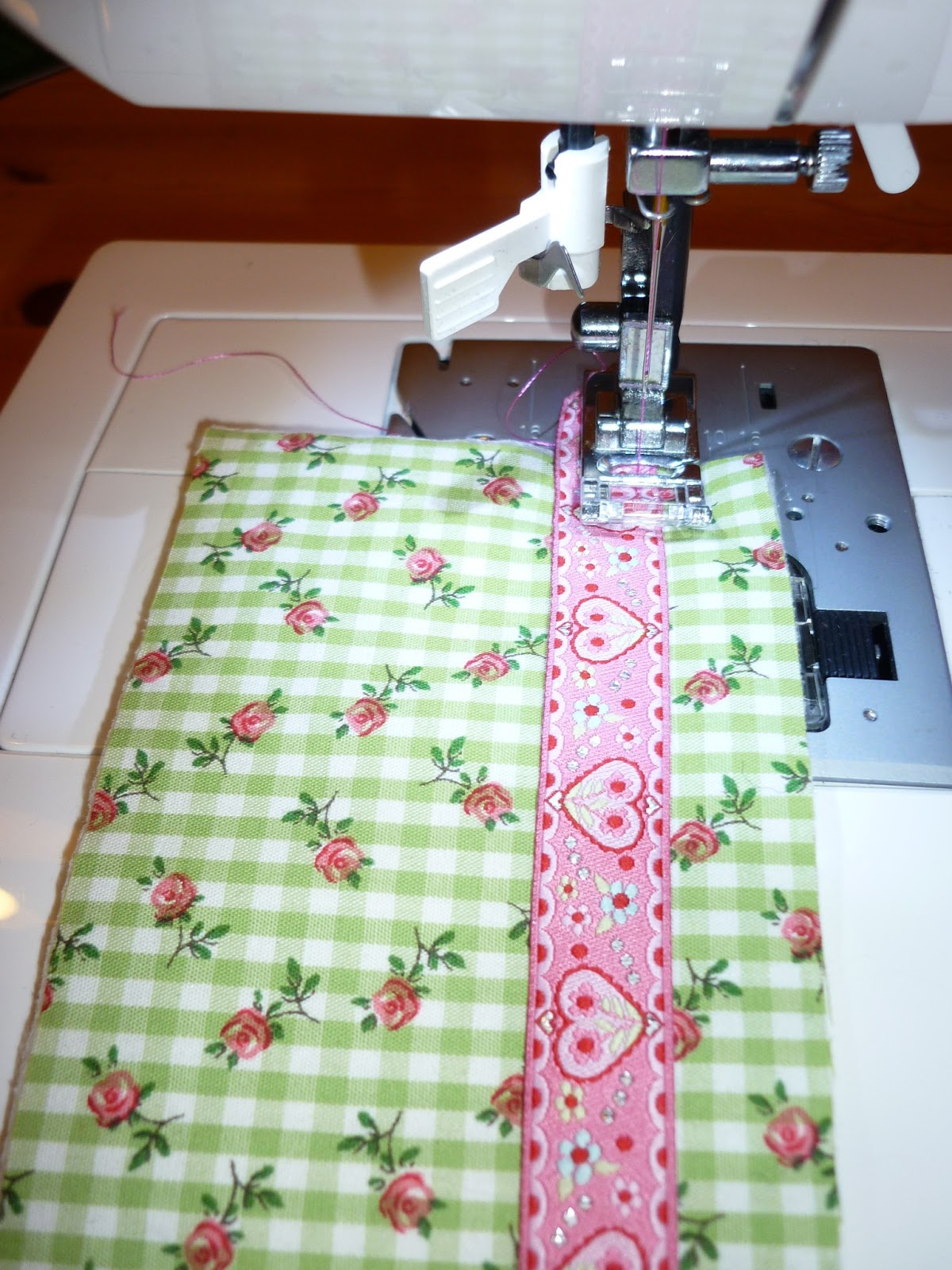 Nahspielerei Anleitung Fur Eine Schnullertasche Pyramidentasche Dreiecktaschchen Triangeltasche