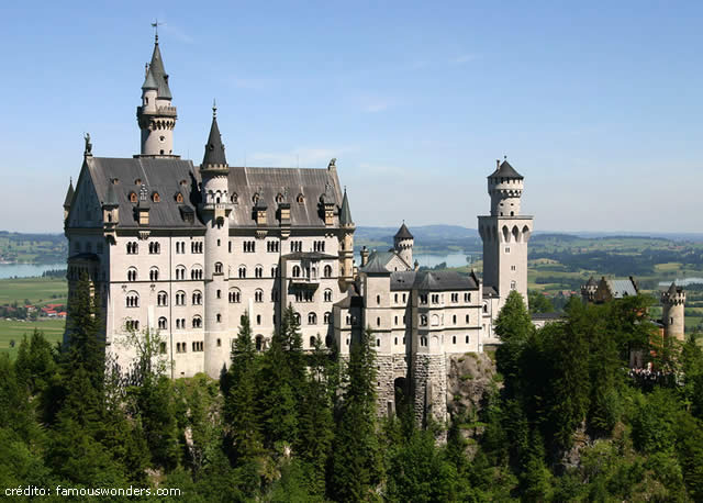 NEUSCHWANSTEIN CASTLE - BAVARIA - GERMANY NEUSCHWANSTEIN CASTLE - BAVARIA - GERMANY