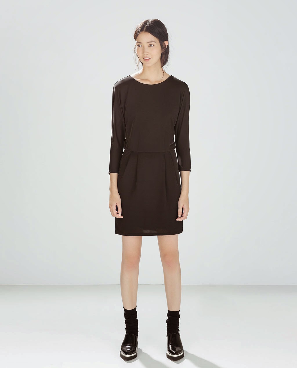 http://www.zara.com/es/es/mujer/vestidos/vestido-abertura-espalda-c269185p2178502.html?sharedProduct=true