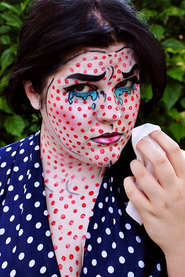 Pop Art Costume Makeup for a retro look that is easy to pull off and memorable to wear! Then take the #NeutrogenaFaceOff challenge and #WipeAwayTheDay with Neutrogena Cleansing Towelettes from Walmart! #ad