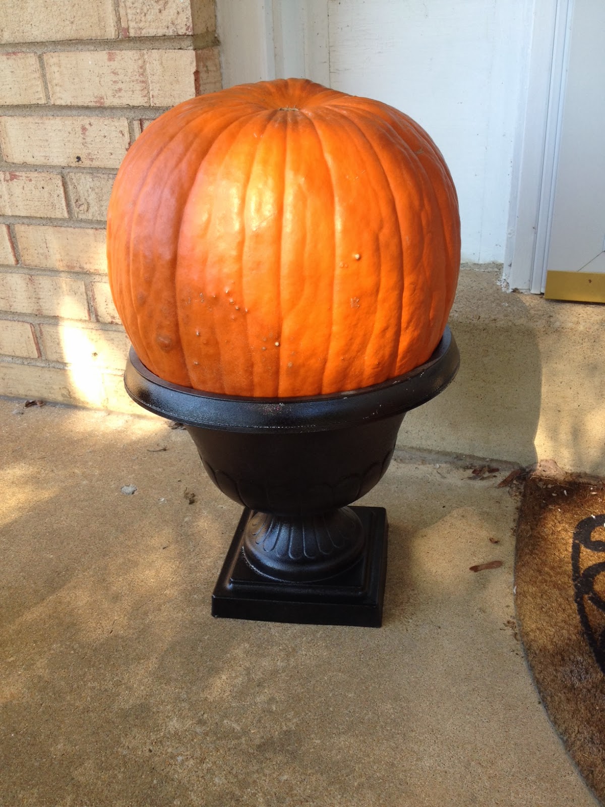 Two It Yourself How to Make a {Real, Lighted} Pumpkin Topiary