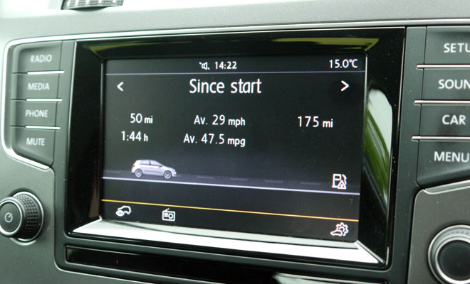 VW Golf 7 S 1.2 TSI DSG centre console screen