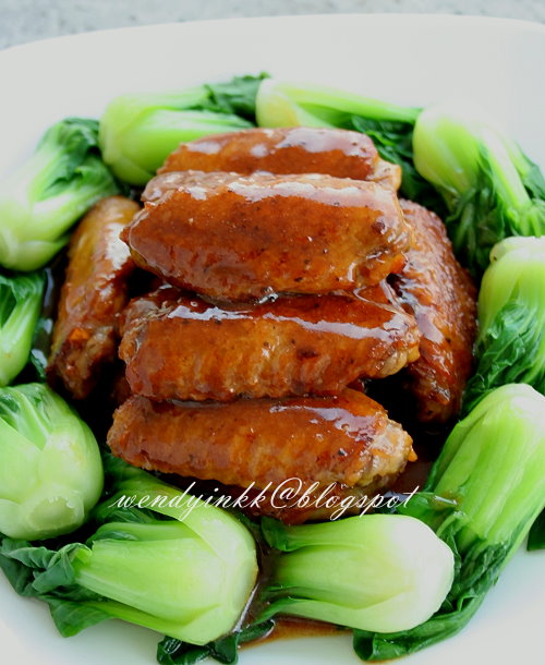 Table for 2.... or more Oyster Sauce Chicken Wings 蚝油鸡翼