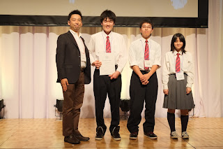 Google 賞を受賞したチームの画像。