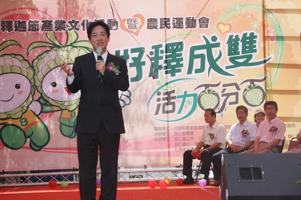 準閣揆賴清德即將走馬上任,北上就任行政院長,面對國會在野陣營的磨刀霍霍和民怨持續累積的壓力,此行前途未卜。政壇打滾多年,兼具立委和直轄市長歷練的賴清德,能否拉抬總統蔡英文的民調支持度,同時也累積他個人更高的政治聲望,讓「好事成雙」,蔡賴互蒙其利?明年年底,選民就會給答案! 準閣揆賴清德即將走馬上任,北上就任行政院長,面對國會在野陣營的磨刀霍霍和民怨持續累積的壓力,此行前途未卜。政壇打滾多年,兼具立委和直轄市長歷練的賴清德,能否拉抬總統蔡英文的民調支持度,同時也累積他個人更高的政治聲望,讓「好事成雙」,蔡賴互蒙其利?明年年底,選民就會給答案!