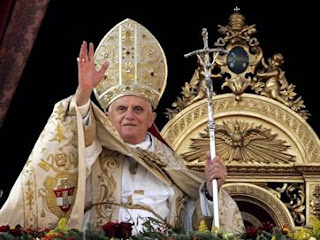 Bento 16 anunciou nesta segunda-feira oficialmente que renuncia ao Pontificado por sua "idade avançada".