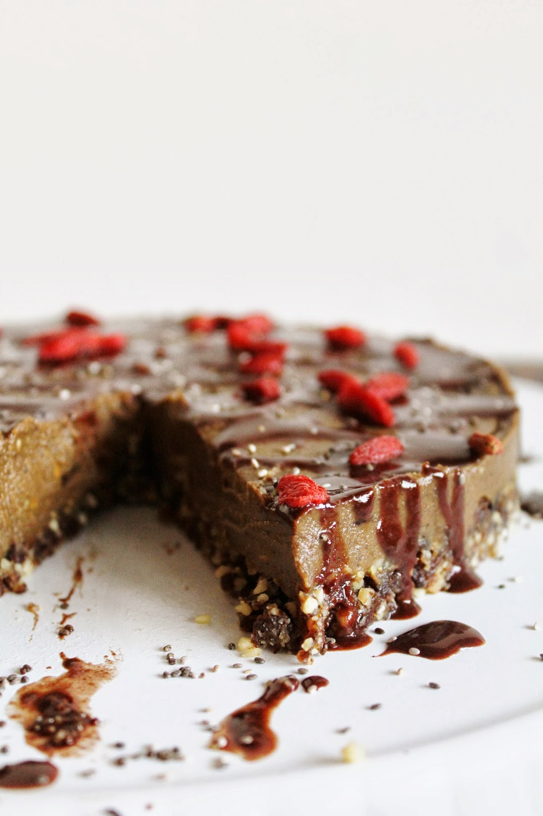 This Rawsome Vegan Life AVOCADO CHOCOLATE MOUSSE CAKE with GOJI BERRIES
