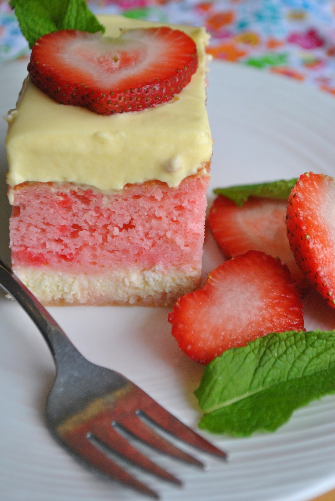 Lori's Lipsmacking Goodness: Strawberry Italian Cream Cake