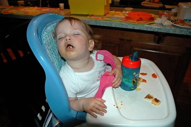 Foto-foto Lucu Bayi Tertidur Saat Sedang Makan [ www.BlogApaAja.com ]