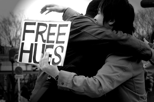 http://3.bp.blogspot.com/-3R42Y44VyGA/T1j_hCqZqYI/AAAAAAAAAME/jvUZVSd6NOw/s1600/hug.jpg