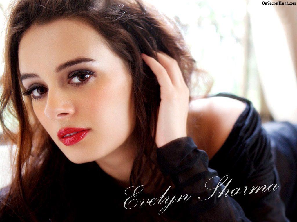 [Image: evelyn-sharma-hot-unseen-pictures-12.jpg]