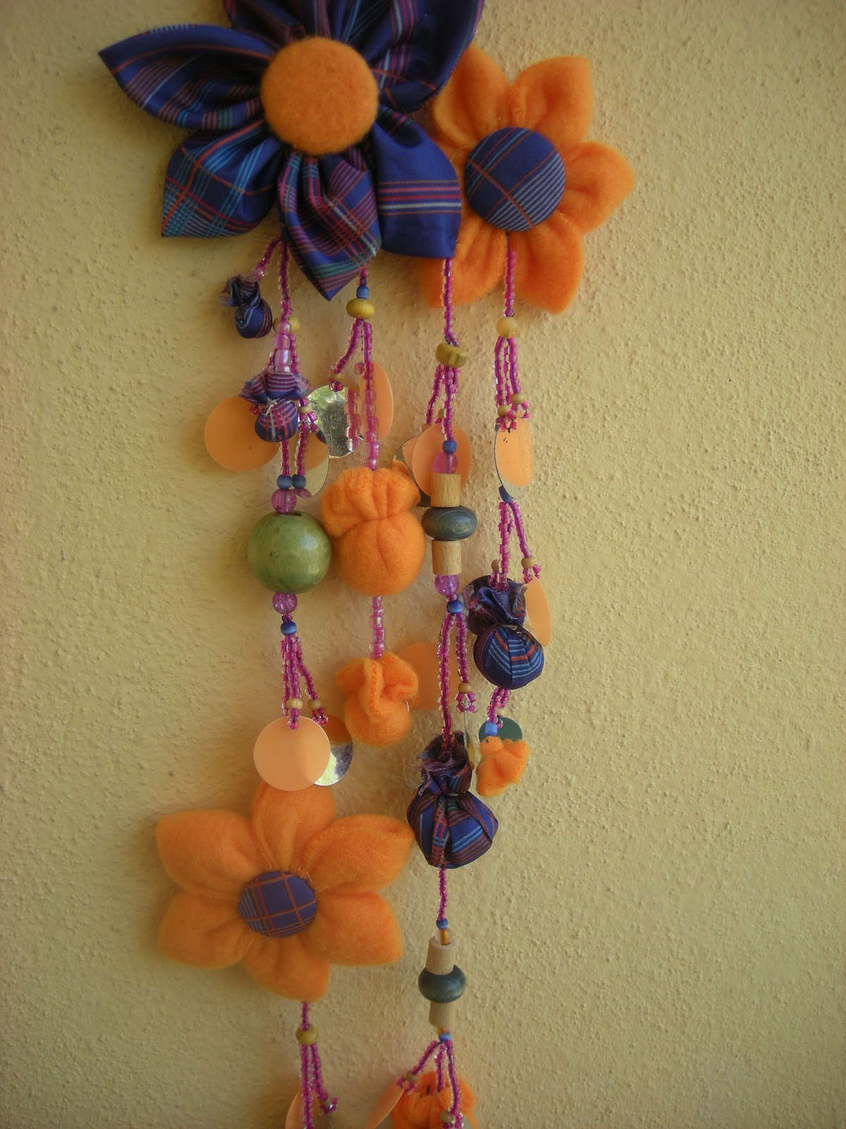 Bir Demet Marifet OTANTİK,RENKLİ,KUMAŞ ÇİÇEKLİ DUVAR SÜSÜDUVARLAR