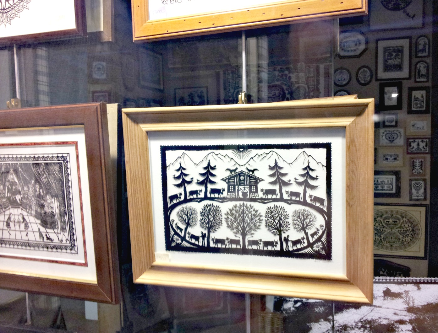 julie ♥ adore Découpage traditionnel suisse.