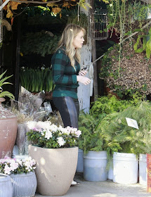 Hilary Duff Flashing Butts in The Tight Pants Hilary Duff Flashing Butts in The Tight Pants