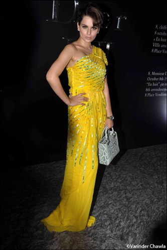 Kangana is a pleasant yellow crowd pleaser - (17) -  The beautiful babes of B-town in Gowns 