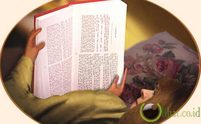 Bed Books (Buku yang Dibaca Sambil Tiduran) Bed Books (Buku yang Dibaca Sambil Tiduran)