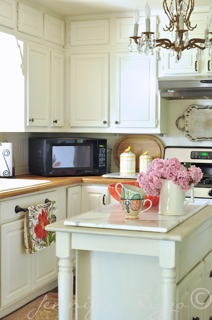 Great pops of color ina  white kitchen