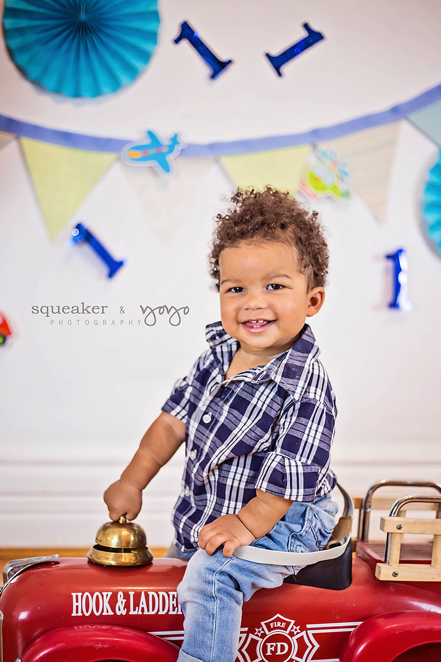 squeaker & yoyo PHOTOGRAPHY Smash Cake First Birthday