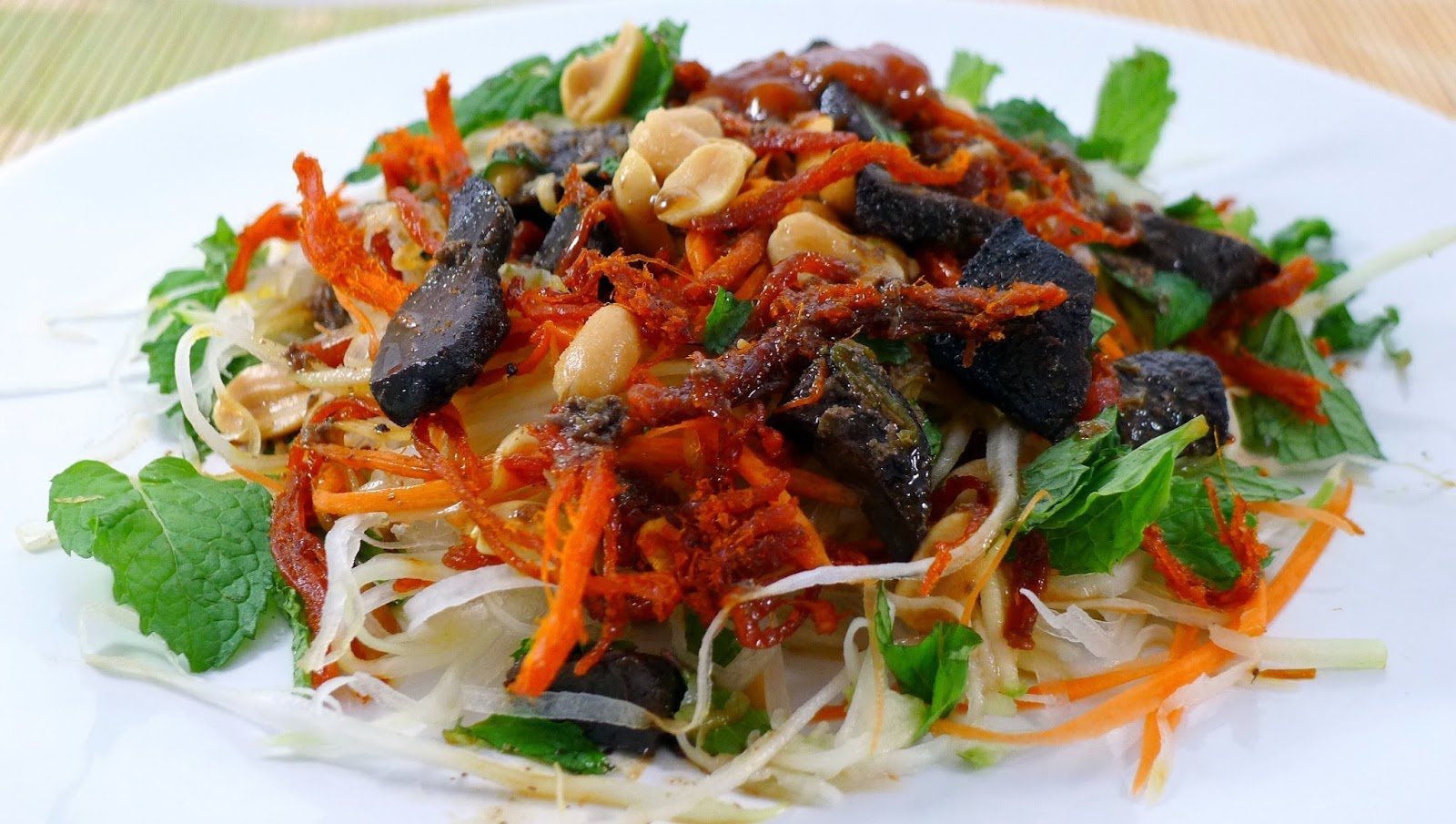 Green Papaya Salad with Beef Jerky Recipe (Gỏi đu đủ khô bò)) Vietnam