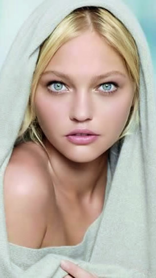 Sasha Pivovarova Model Sasha Pivovarova is a Russian model. Wikipedia Born: January 21, 1985 (age 29), Moscow, Russia Height: 1.75 m Spouse: Igor Vishnyakov Education: Moscow State University