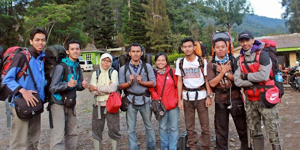 Hiking ke Puncak Gunung Gede