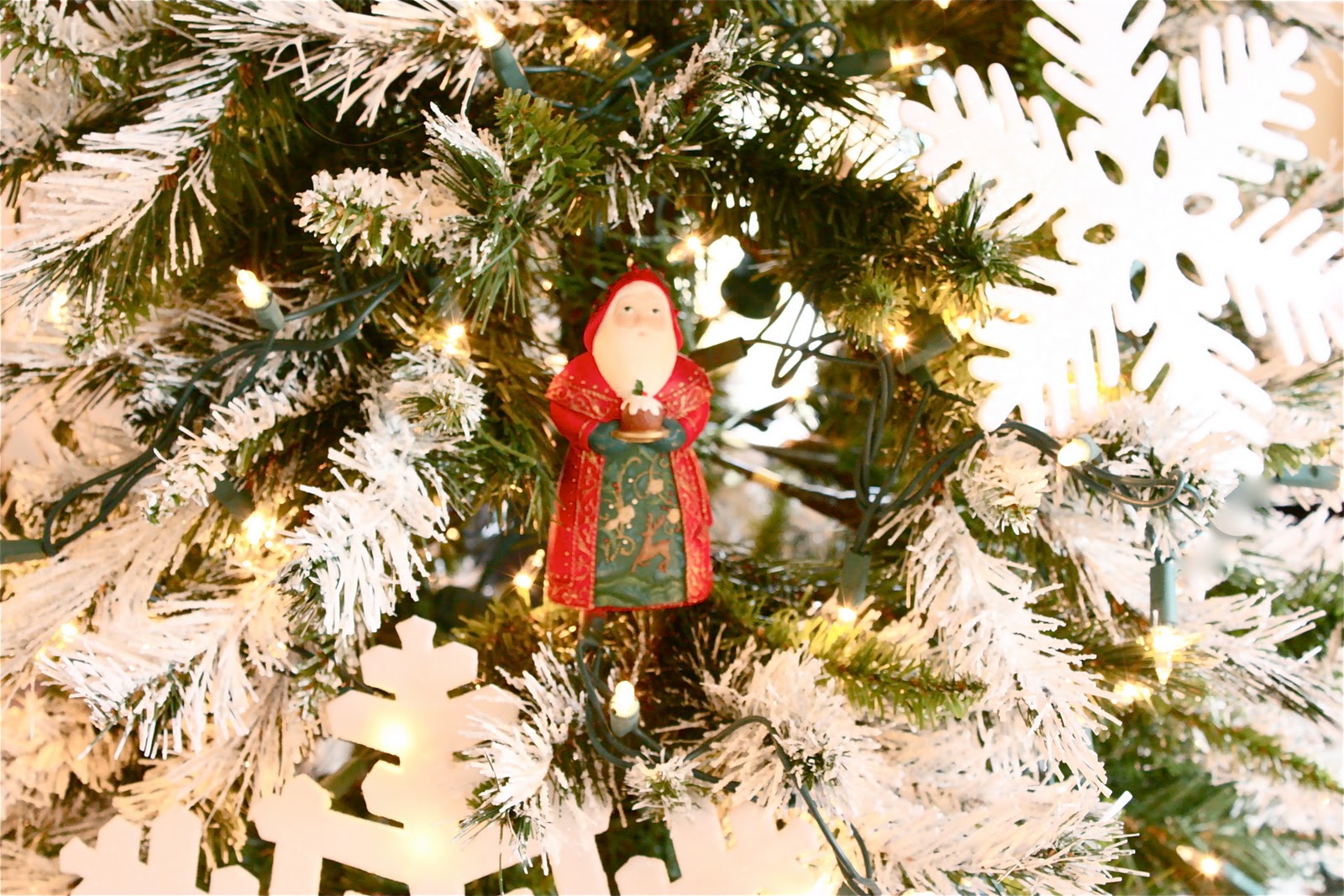 The Yellow Cape Cod Holiday Home Series {Tips} Decorate Your Tree Like a Pro