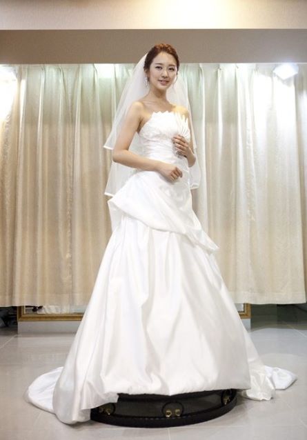 Taeyang wedding dress comeback season Taeyang wedding dress comeback season