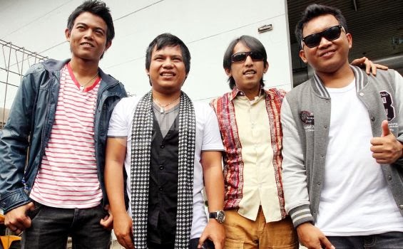 Lirik Lagu Wali Band - Jantungku Berhenti | Lirik de' Lyrics